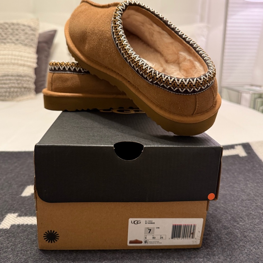 NWT UGG - Tasman slip-on slippers